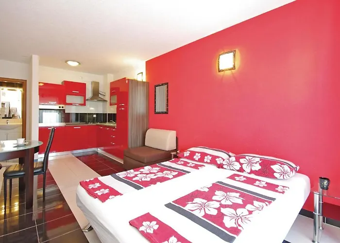 In Макарська